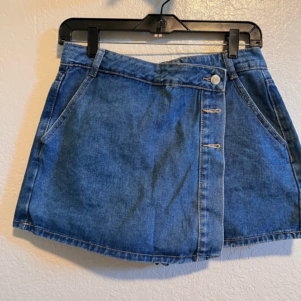 New not tag skort